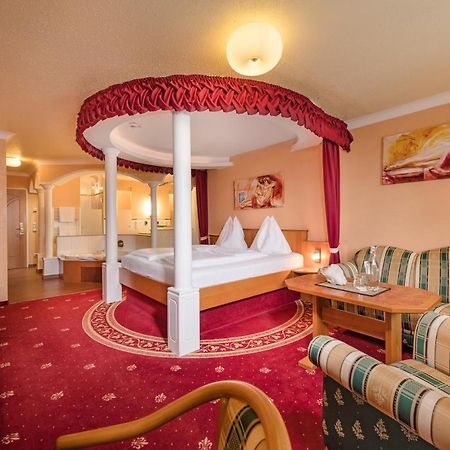 Hotel Winzer Wellness & Kuscheln ザンクト・ゲオルゲン・イム・アッターガウ エクステリア 写真