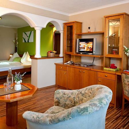 Hotel Winzer Wellness & Kuscheln ザンクト・ゲオルゲン・イム・アッターガウ エクステリア 写真