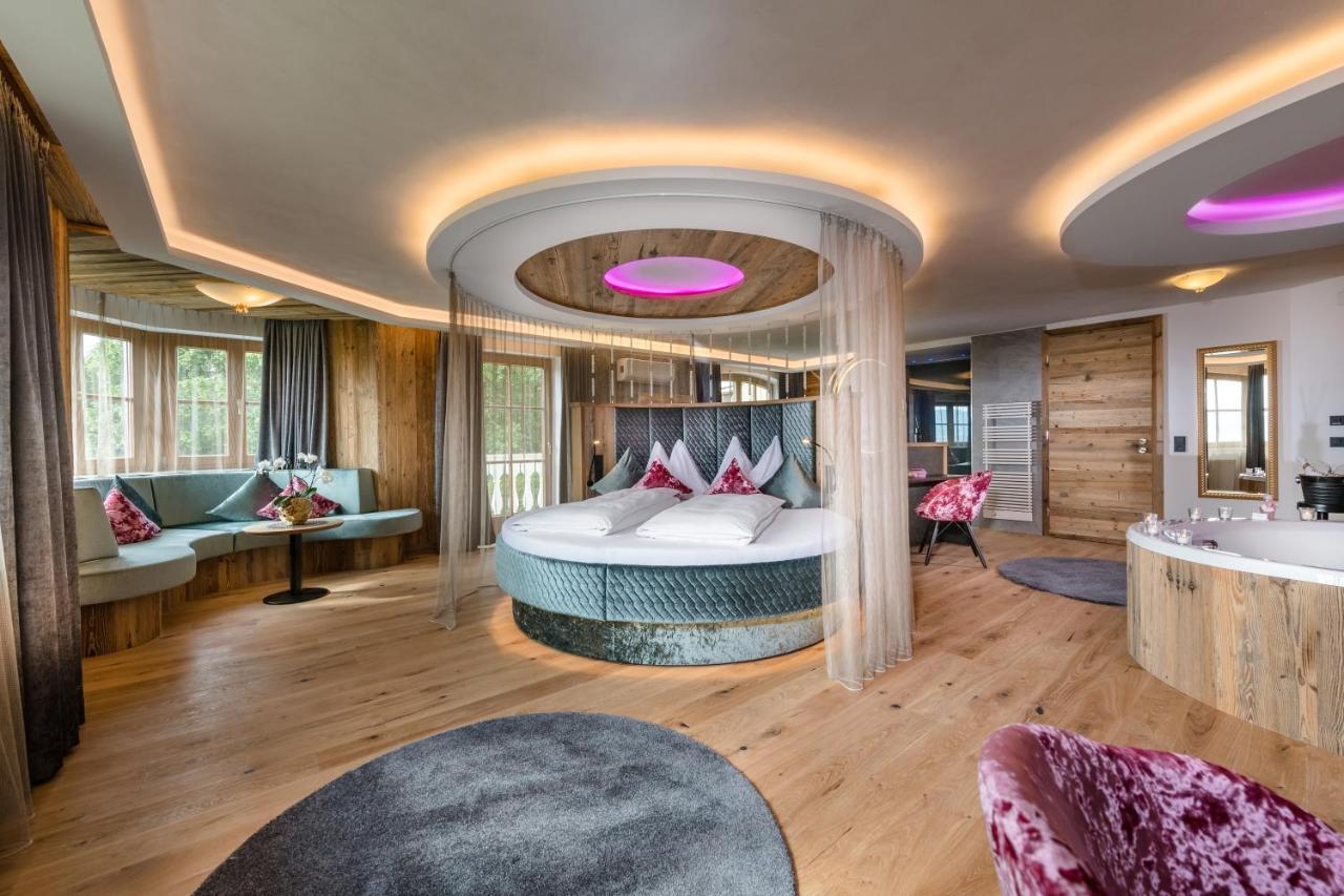 Hotel Winzer Wellness & Kuscheln ザンクト・ゲオルゲン・イム・アッターガウ エクステリア 写真