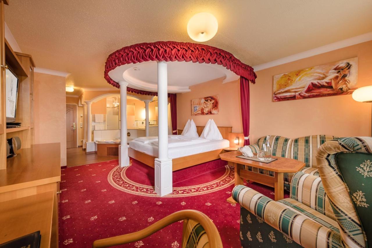 Hotel Winzer Wellness & Kuscheln ザンクト・ゲオルゲン・イム・アッターガウ エクステリア 写真