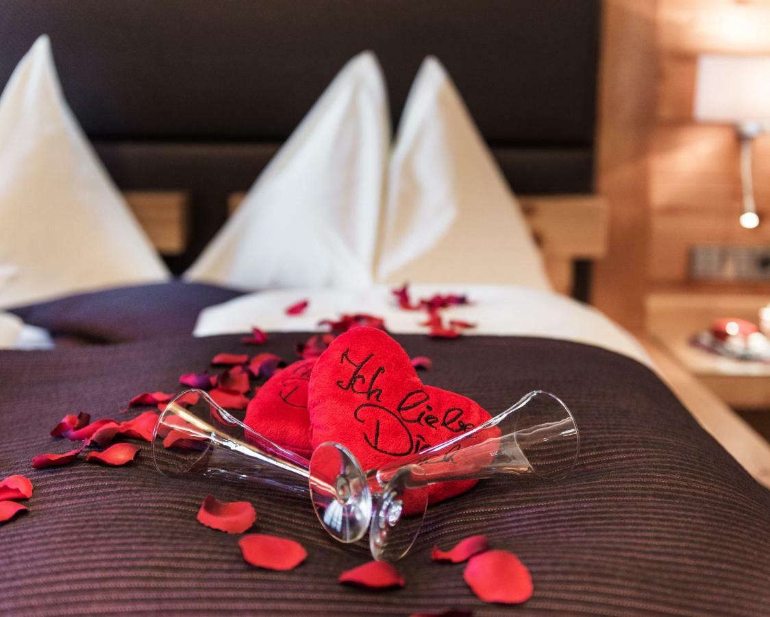 Hotel Winzer Wellness & Kuscheln ザンクト・ゲオルゲン・イム・アッターガウ エクステリア 写真
