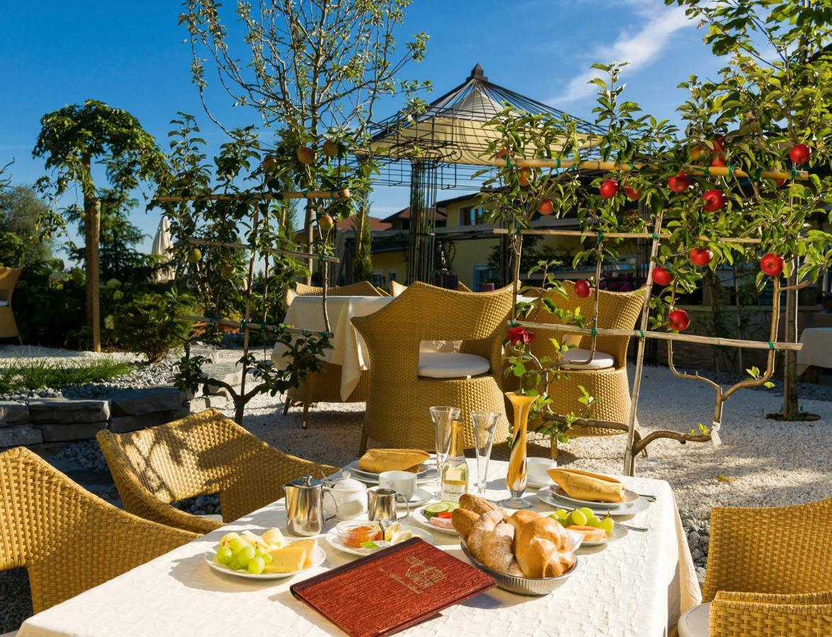 Hotel Winzer Wellness & Kuscheln ザンクト・ゲオルゲン・イム・アッターガウ エクステリア 写真