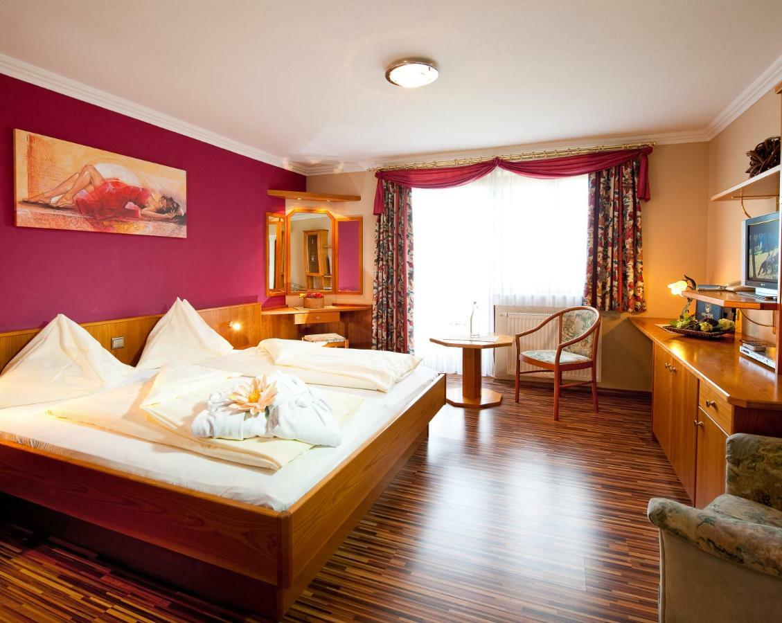 Hotel Winzer Wellness & Kuscheln ザンクト・ゲオルゲン・イム・アッターガウ エクステリア 写真