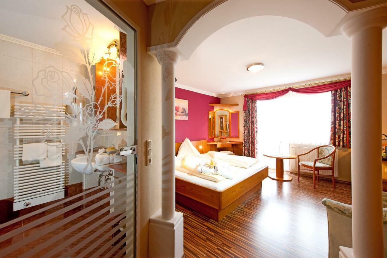 Hotel Winzer Wellness & Kuscheln ザンクト・ゲオルゲン・イム・アッターガウ エクステリア 写真