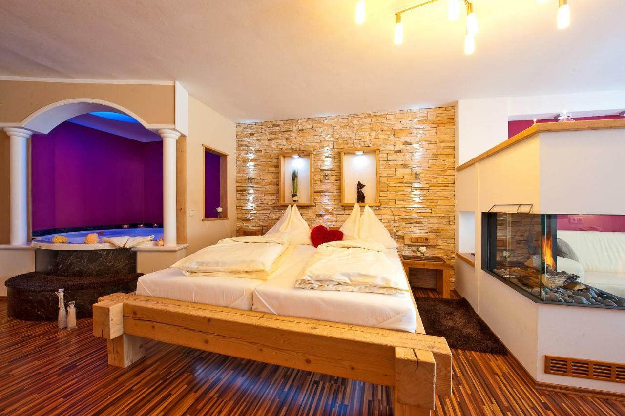 Hotel Winzer Wellness & Kuscheln ザンクト・ゲオルゲン・イム・アッターガウ エクステリア 写真