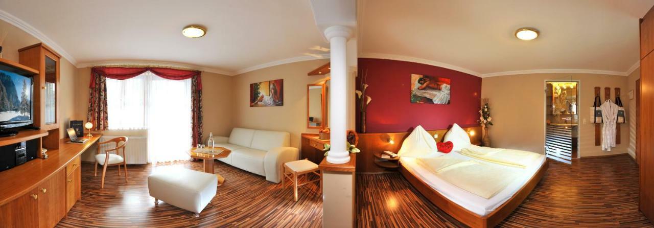 Hotel Winzer Wellness & Kuscheln ザンクト・ゲオルゲン・イム・アッターガウ エクステリア 写真