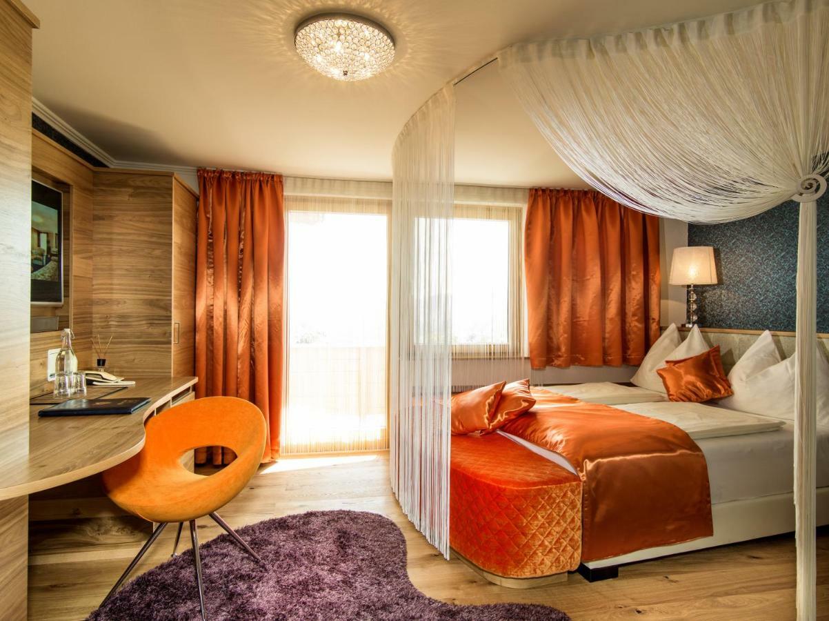 Hotel Winzer Wellness & Kuscheln ザンクト・ゲオルゲン・イム・アッターガウ エクステリア 写真