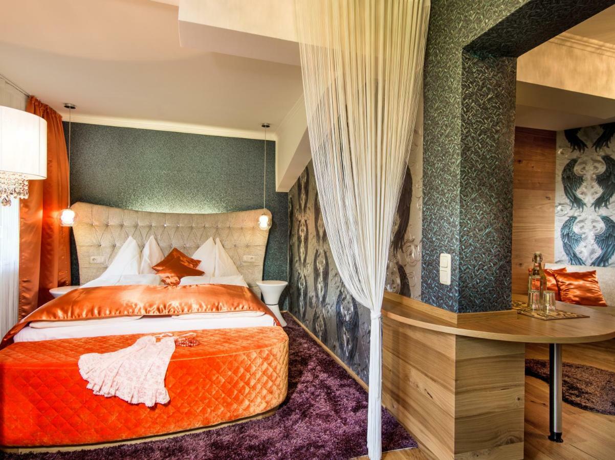 Hotel Winzer Wellness & Kuscheln ザンクト・ゲオルゲン・イム・アッターガウ エクステリア 写真
