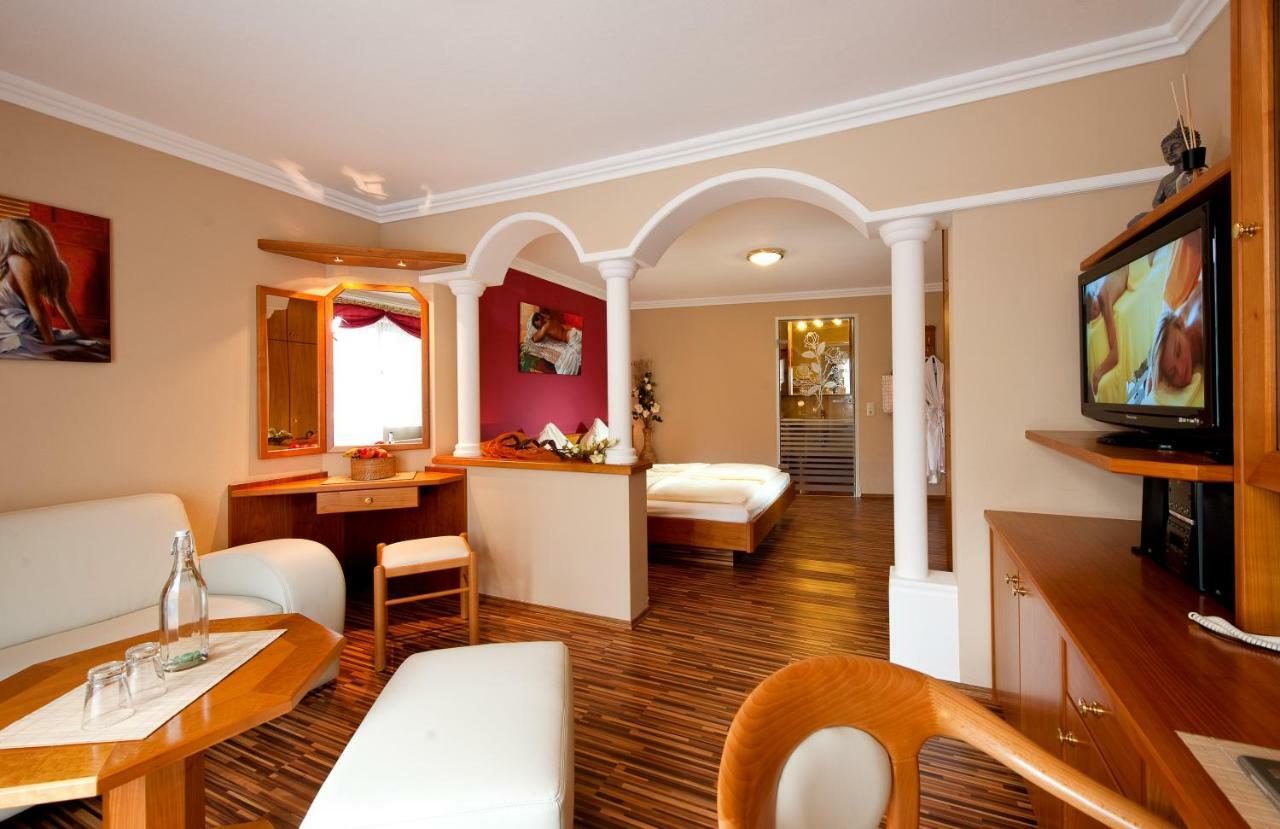 Hotel Winzer Wellness & Kuscheln ザンクト・ゲオルゲン・イム・アッターガウ エクステリア 写真