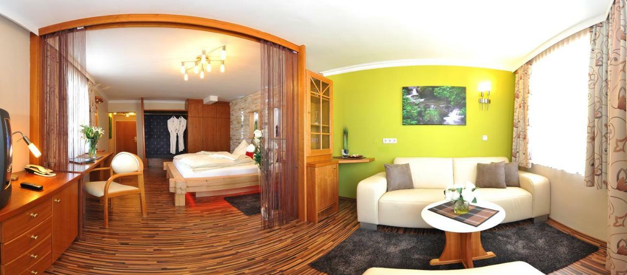 Hotel Winzer Wellness & Kuscheln ザンクト・ゲオルゲン・イム・アッターガウ エクステリア 写真