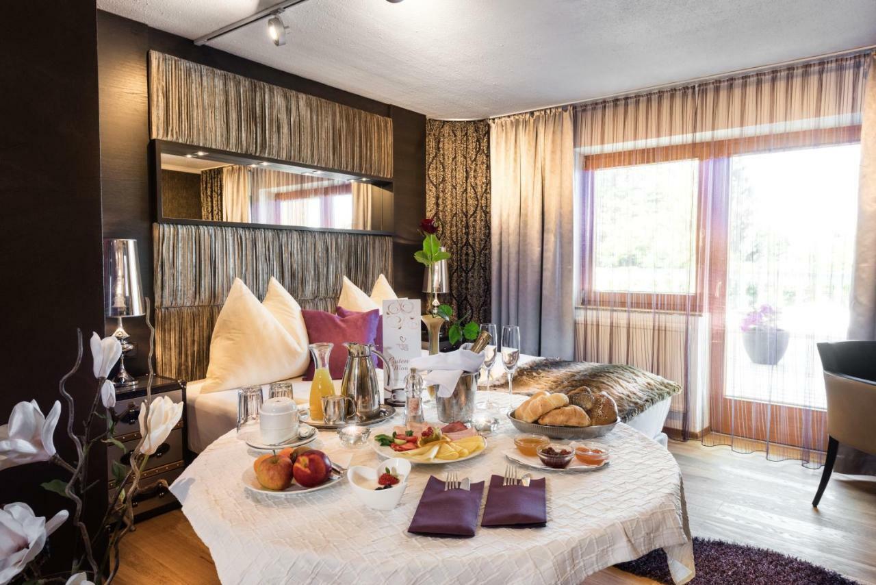 Hotel Winzer Wellness & Kuscheln ザンクト・ゲオルゲン・イム・アッターガウ エクステリア 写真