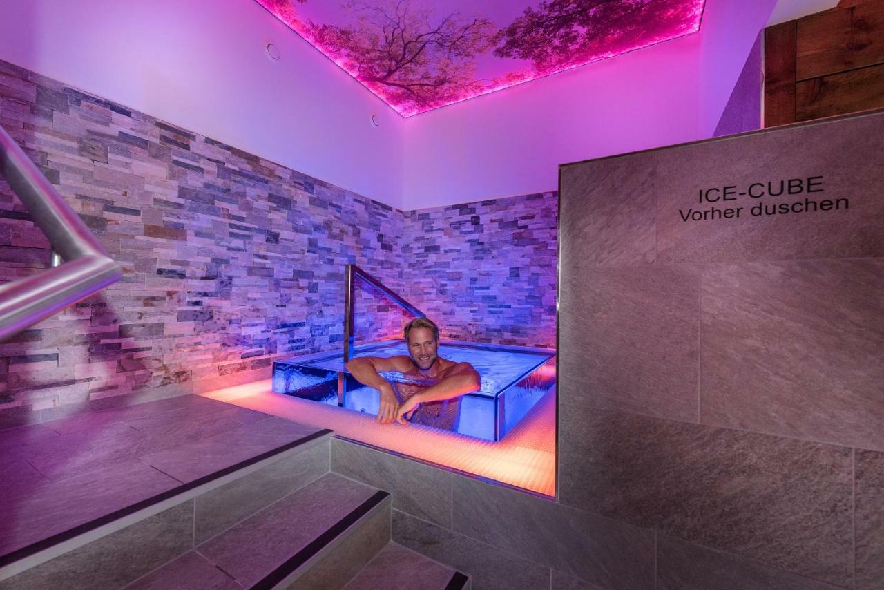 Hotel Winzer Wellness & Kuscheln ザンクト・ゲオルゲン・イム・アッターガウ エクステリア 写真
