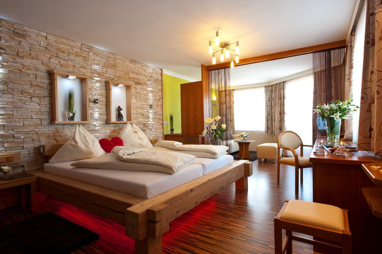 Hotel Winzer Wellness & Kuscheln ザンクト・ゲオルゲン・イム・アッターガウ エクステリア 写真